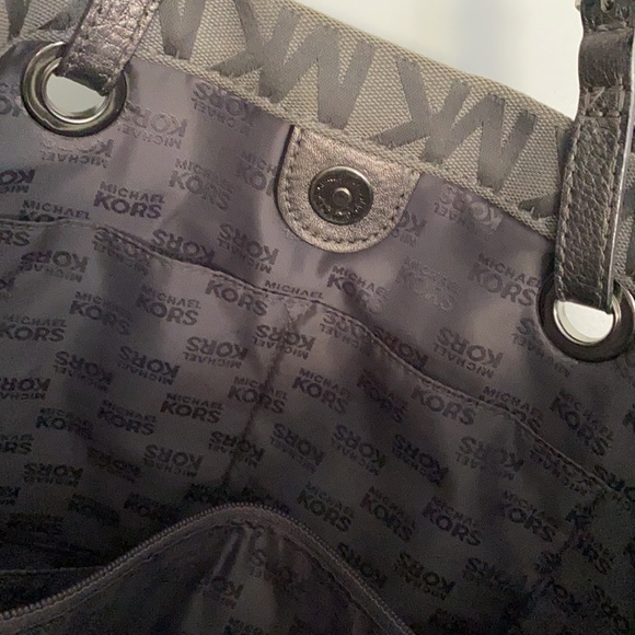 Used new Michael Kors shoulder bag. - Picture 2 of 2